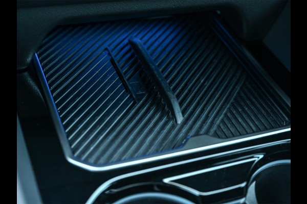 BMW 5 Serie 520i M sport | Iconic glow | M-Sport brake | NL-Auto | Shadowline lights | Panorama dak | Comfort seats | Adaptive led | Driving assistant prof. | Harman/kardon | Comfort Pack