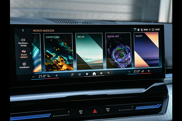 BMW 5 Serie 520i M sport | Iconic glow | M-Sport brake | NL-Auto | Shadowline lights | Panorama dak | Comfort seats | Adaptive led | Driving assistant prof. | Harman/kardon | Comfort Pack