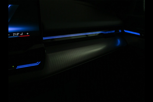 BMW 5 Serie 520i M sport | Iconic glow | M-Sport brake | NL-Auto | Shadowline lights | Panorama dak | Comfort seats | Adaptive led | Driving assistant prof. | Harman/kardon | Comfort Pack