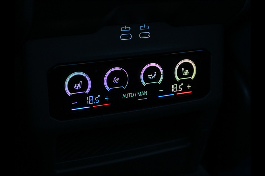 BMW 5 Serie 520i M sport | Iconic glow | M-Sport brake | NL-Auto | Shadowline lights | Panorama dak | Comfort seats | Adaptive led | Driving assistant prof. | Harman/kardon | Comfort Pack