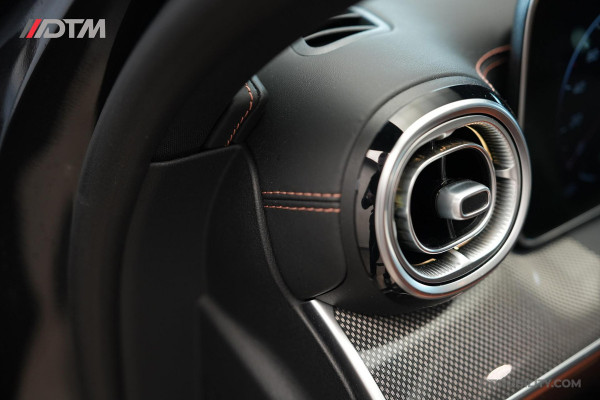 Mercedes-Benz C-Klasse Estate 200 Launch Edition AMG | Pano | Designo | Burmester