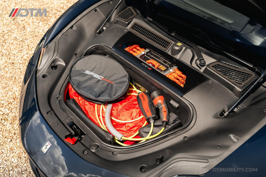 Ferrari SF90 Spider 4.0 V8 | Blu Pozzi | Daytona Seats Cioccolato |