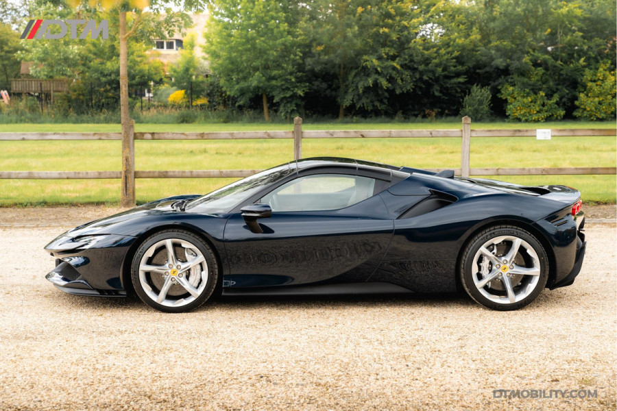 Ferrari SF90 Spider 4.0 V8 | Blu Pozzi | Daytona Seats Cioccolato |