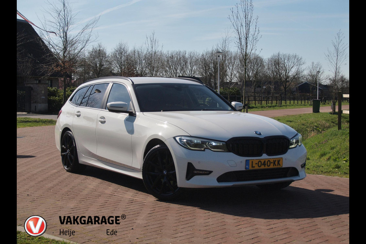 BMW 3 Serie Touring 320e Business Edition Plus | 19 Inch Velgen | Trekhaak | Laser Led koplampen | NL-Auto |