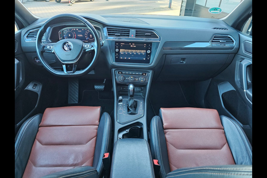 Volkswagen Tiguan Allspace 1.5 TSI Highline Business R-line 7p. | LED | Pano | Trekhaak | Leder | Stoelverwarming | Camera | ACC | App-connect | All-seasons | Vol |