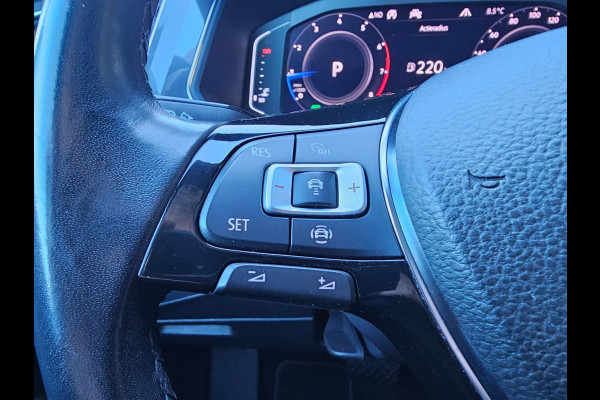 Volkswagen Tiguan Allspace 1.5 TSI Highline Business R-line 7p. | LED | Pano | Trekhaak | Leder | Stoelverwarming | Camera | ACC | App-connect | All-seasons | Vol |