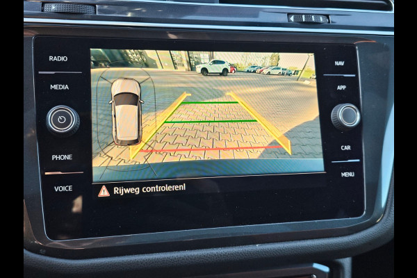 Volkswagen Tiguan Allspace 1.5 TSI Highline Business R-line 7p. | LED | Pano | Trekhaak | Leder | Stoelverwarming | Camera | ACC | App-connect | All-seasons | Vol |