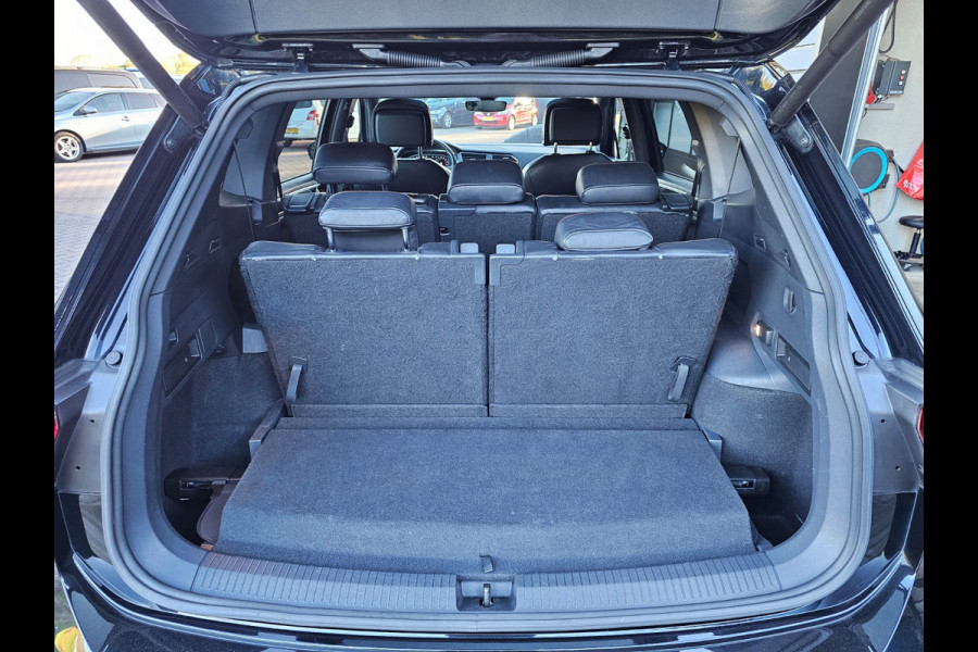 Volkswagen Tiguan Allspace 1.5 TSI Highline Business R-line 7p. | LED | Pano | Trekhaak | Leder | Stoelverwarming | Camera | ACC | App-connect | All-seasons | Vol |