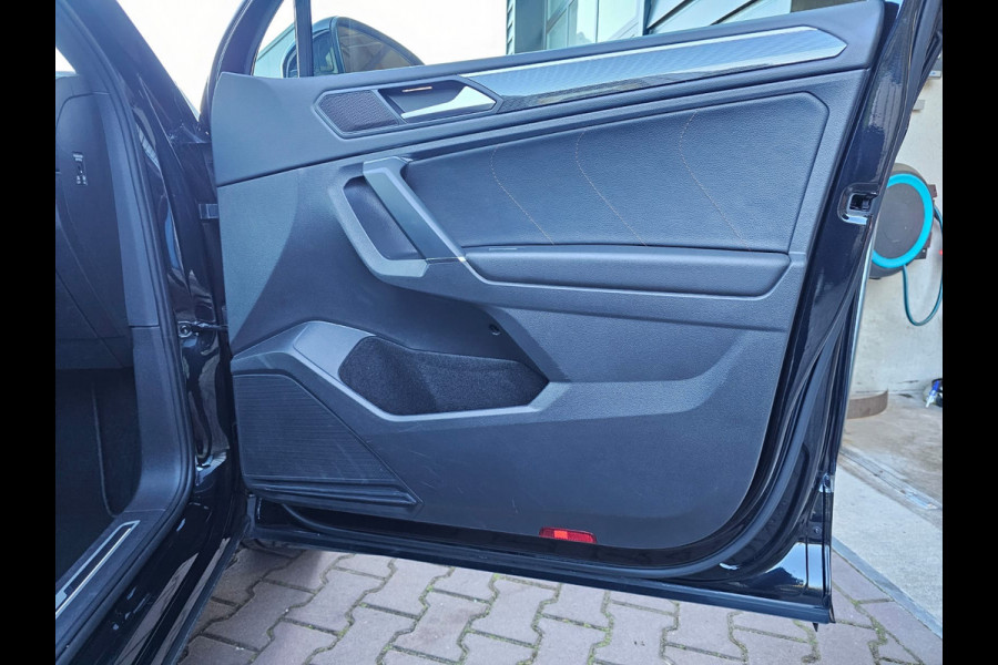 Volkswagen Tiguan Allspace 1.5 TSI Highline Business R-line 7p. | LED | Pano | Trekhaak | Leder | Stoelverwarming | Camera | ACC | App-connect | All-seasons | Vol |
