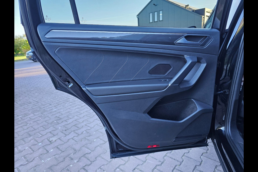 Volkswagen Tiguan Allspace 1.5 TSI Highline Business R-line 7p. | LED | Pano | Trekhaak | Leder | Stoelverwarming | Camera | ACC | App-connect | All-seasons | Vol |
