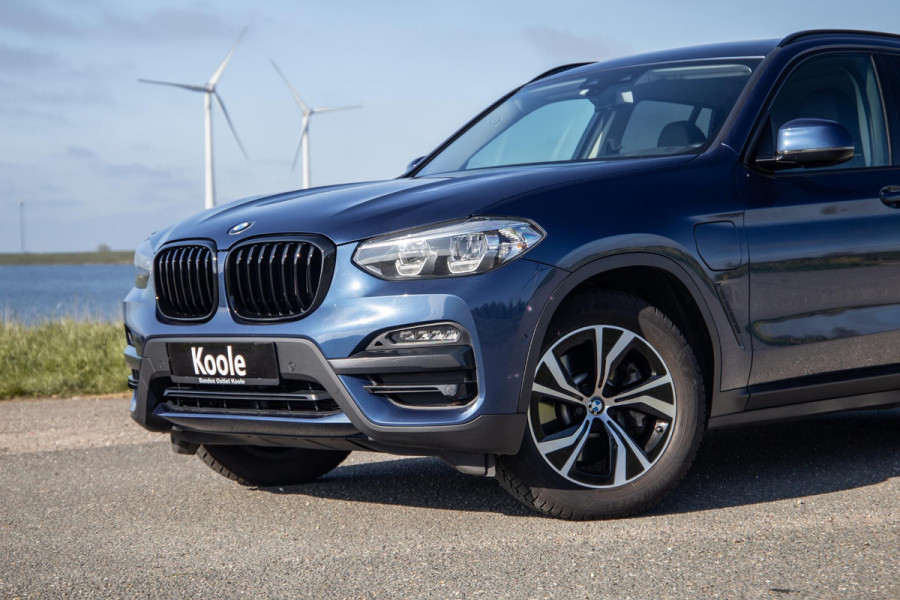 BMW X3 xDrive30e Executive BLACK LINE / PANORAMA DAK / CARPLAY / LEER / STOELVERWARMING / CAMERA