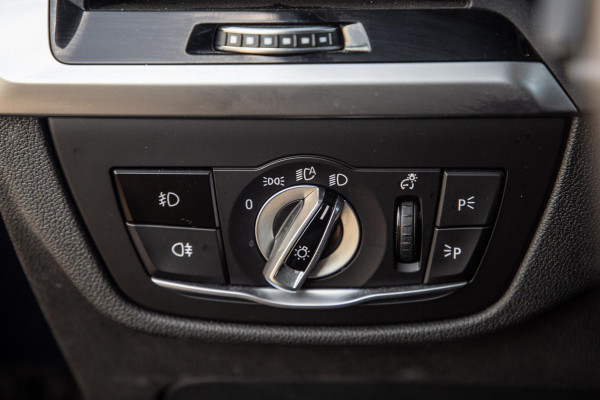 BMW X3 xDrive30e Executive BLACK LINE / PANORAMA DAK / CARPLAY / LEER / STOELVERWARMING / CAMERA