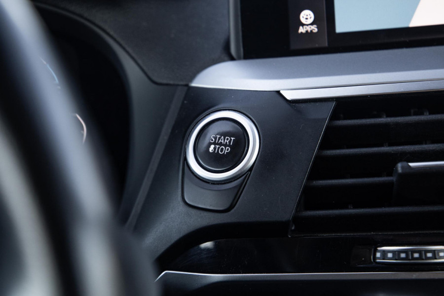 BMW X3 xDrive30e Executive BLACK LINE / PANORAMA DAK / CARPLAY / LEER / STOELVERWARMING / CAMERA