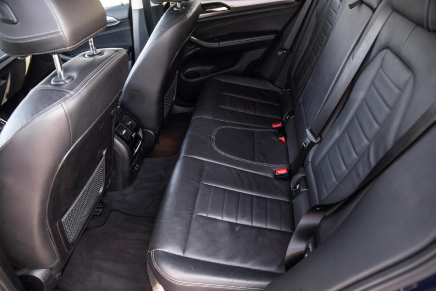BMW X3 xDrive30e Executive BLACK LINE / PANORAMA DAK / CARPLAY / LEER / STOELVERWARMING / CAMERA