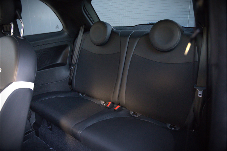 Fiat 500 0.9 TwinAir Turbo Sport | Mat Groen | Apple Carplay | Parkeersensoren | Navigatie | Climate Control | Digitale Tellers | Groot Scherm | Cruise Control | LED