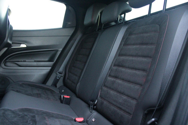Alfa Romeo junior Elettrica VELOCE 280PK 54 kWh | SPORT PACK (SABELT SPORTSTOELEN ELEKTRISCH BEDIENBAAR OP DE BESTUURDERSSTOEL/STOEL VERWARMING/ALUMINIUM INSTAPLIJSTEN EN PEDALEN/PERFROMANCE STUURWIEL MET ALCANTARA/PERFORMANCE BODYKIT "PROGRESSO"/AMBIENT LIGHT/GETINTE ACHETRRUITEN | TECHNO PACK (LED MATRIX KOPLAMPEN/AUTOMATISCH DIMMENDE BINNENSPIEGEL/DRAADLOZE TELEFOONLADER/DODEHOEK DETECTIE/NAVIGATIE/ELEKTRISCH BEDIENBARE ACHTERKLEP/KEYLESS ENTRY/KEYLESS START/ADAPTIVE CRUISE CONTROL/ACHTERUITRIJ CAMERA) | DRAADLOZE APPLE CARPLAY/ANDROID AUTO | 20" LICHTMETALEN VELGEN "VENTI" | RODE RE