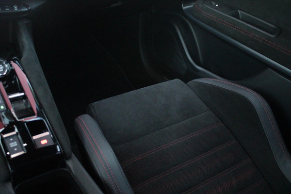 Alfa Romeo junior Elettrica VELOCE 280PK 54 kWh | SPORT PACK (SABELT SPORTSTOELEN ELEKTRISCH BEDIENBAAR OP DE BESTUURDERSSTOEL/STOEL VERWARMING/ALUMINIUM INSTAPLIJSTEN EN PEDALEN/PERFROMANCE STUURWIEL MET ALCANTARA/PERFORMANCE BODYKIT "PROGRESSO"/AMBIENT LIGHT/GETINTE ACHETRRUITEN | TECHNO PACK (LED MATRIX KOPLAMPEN/AUTOMATISCH DIMMENDE BINNENSPIEGEL/DRAADLOZE TELEFOONLADER/DODEHOEK DETECTIE/NAVIGATIE/ELEKTRISCH BEDIENBARE ACHTERKLEP/KEYLESS ENTRY/KEYLESS START/ADAPTIVE CRUISE CONTROL/ACHTERUITRIJ CAMERA) | DRAADLOZE APPLE CARPLAY/ANDROID AUTO | 20" LICHTMETALEN VELGEN "VENTI" | RODE RE
