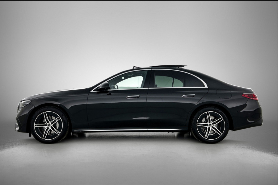 Mercedes-Benz E-Klasse 300 e AMG Plug-In Hybride AMG Line | Panoramadak | Widescreen Dashboard | Burmester® 4D surround sound system | Digil Licht. Inclusief 24 maanden Mercedes-Benz Certified garantie voor Europa.
