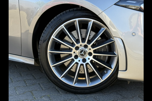 Mercedes-Benz A-Klasse 250 4MATIC AMG-Line | Pano | Trekhaak | MultiBeam LED | Ambient Light | 19 inch