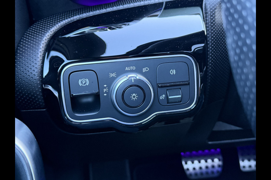 Mercedes-Benz A-Klasse 250 4MATIC AMG-Line | Pano | Trekhaak | MultiBeam LED | Ambient Light | 19 inch