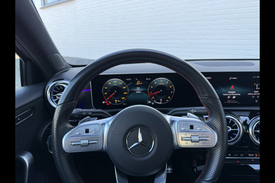 Mercedes-Benz A-Klasse 250 4MATIC AMG-Line | Pano | Trekhaak | MultiBeam LED | Ambient Light | 19 inch