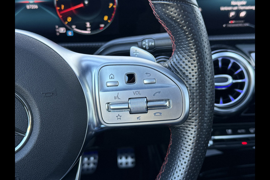 Mercedes-Benz A-Klasse 250 4MATIC AMG-Line | Pano | Trekhaak | MultiBeam LED | Ambient Light | 19 inch