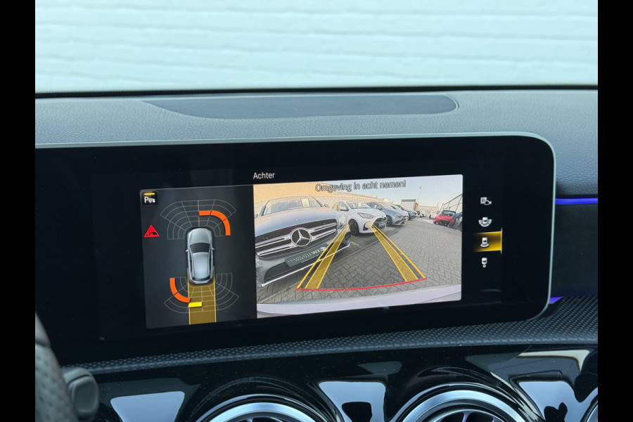 Mercedes-Benz A-Klasse 250 4MATIC AMG-Line | Pano | Trekhaak | MultiBeam LED | Ambient Light | 19 inch