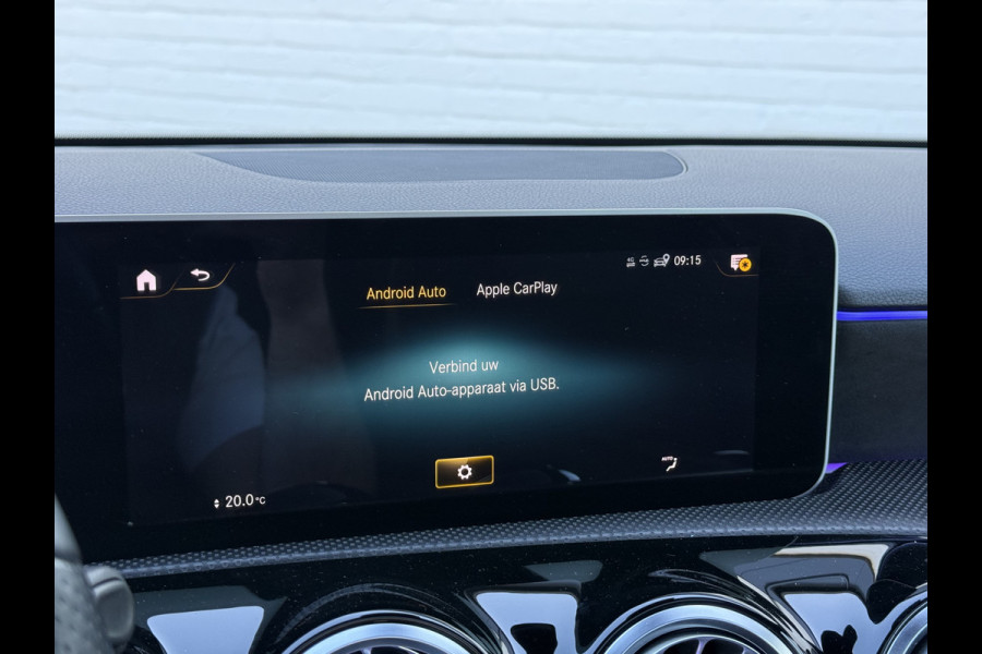 Mercedes-Benz A-Klasse 250 4MATIC AMG-Line | Pano | Trekhaak | MultiBeam LED | Ambient Light | 19 inch