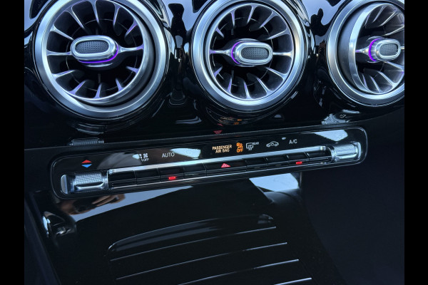Mercedes-Benz A-Klasse 250 4MATIC AMG-Line | Pano | Trekhaak | MultiBeam LED | Ambient Light | 19 inch
