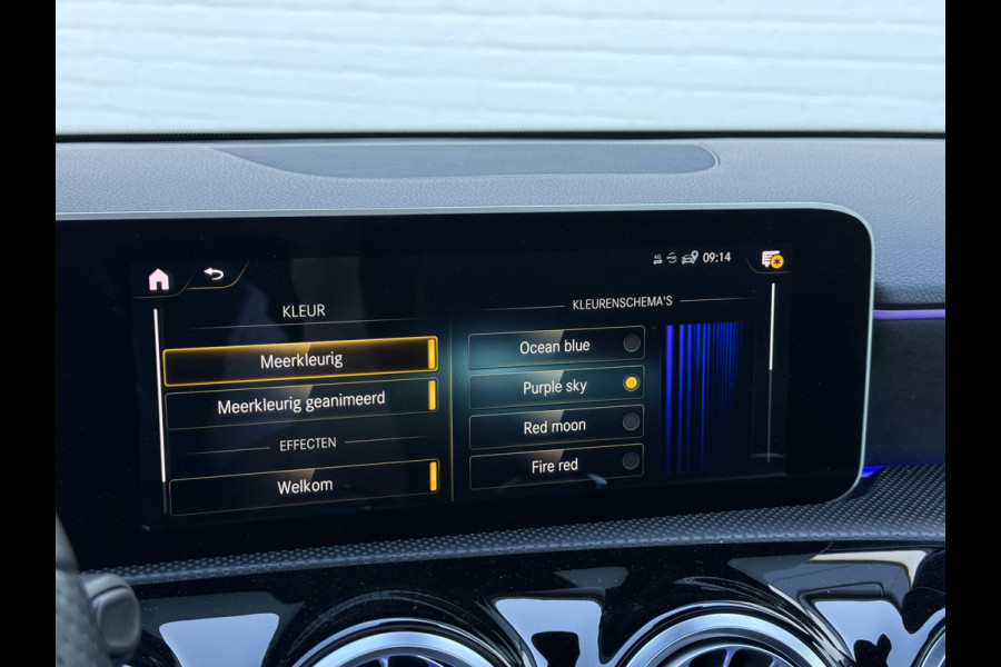 Mercedes-Benz A-Klasse 250 4MATIC AMG-Line | Pano | Trekhaak | MultiBeam LED | Ambient Light | 19 inch