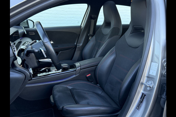 Mercedes-Benz A-Klasse 250 4MATIC AMG-Line | Pano | Trekhaak | MultiBeam LED | Ambient Light | 19 inch