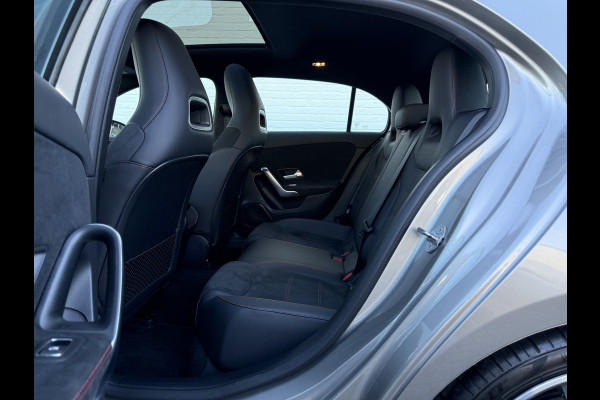 Mercedes-Benz A-Klasse 250 4MATIC AMG-Line | Pano | Trekhaak | MultiBeam LED | Ambient Light | 19 inch