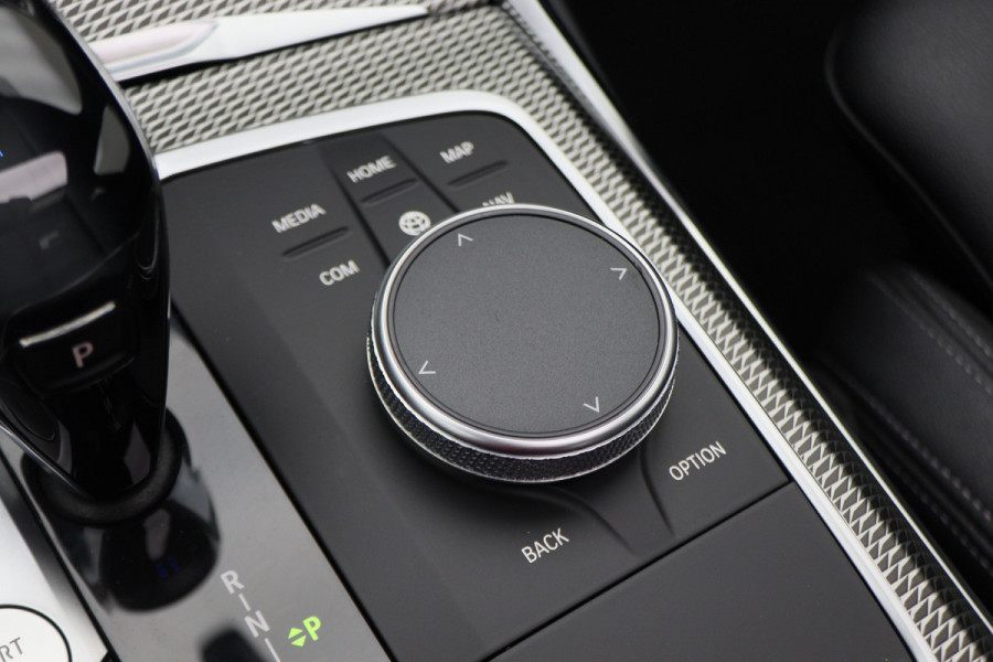 BMW 3-serie 320e Business Edition Plus M Sport Laser LED, Leer, Schuif-/kanteldak, Apple Carplay, Trekhaak elektr., 19"