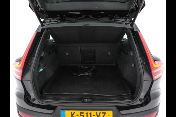 Volvo XC40 Recharge P8 AWD R-Design [ 3-Fase-11kW ] {SoH-90%} (INCL-BTW) Aut. *HEATPUMP | PANO | LEATHER-ALCANTARA | ADAPTIVE-CRUISE | DIGI-COCKPIT | FULL-LED | CAMERA | NAVI-FULLMAP | ECC | PDC | KEYLESS | HEATED-SPORTSEATS | TOWBAR | 19''ALU*