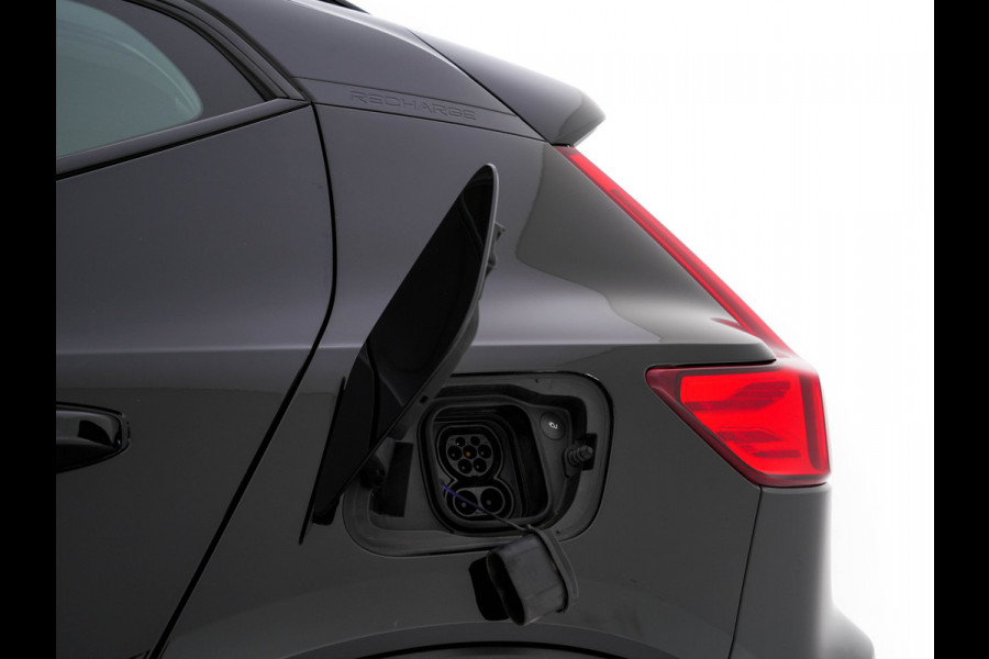 Volvo XC40 Recharge P8 AWD R-Design [ 3-Fase-11kW ] {SoH-90%} (INCL-BTW) Aut. *HEATPUMP | PANO | LEATHER-ALCANTARA | ADAPTIVE-CRUISE | DIGI-COCKPIT | FULL-LED | CAMERA | NAVI-FULLMAP | ECC | PDC | KEYLESS | HEATED-SPORTSEATS | TOWBAR | 19''ALU*