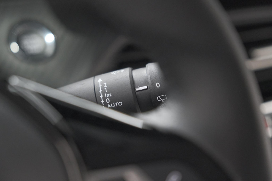 Peugeot e-208 EV Allure 50 kWh | 11 KW Laadfunctie | Apple Carplay | Parkeersensoren