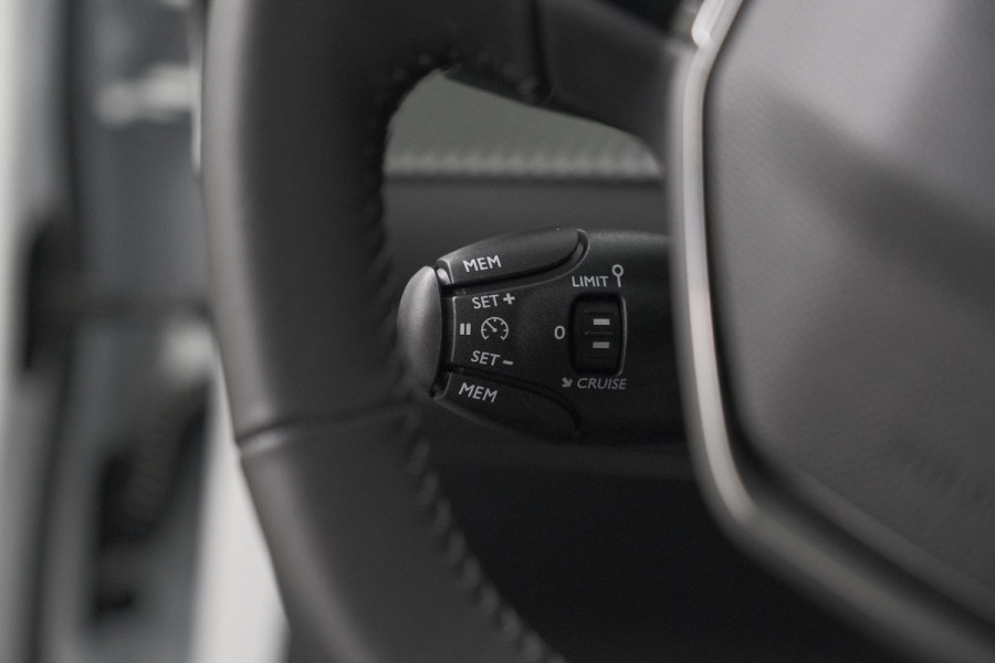 Peugeot e-208 EV Allure 50 kWh | 11 KW Laadfunctie | Apple Carplay | Parkeersensoren