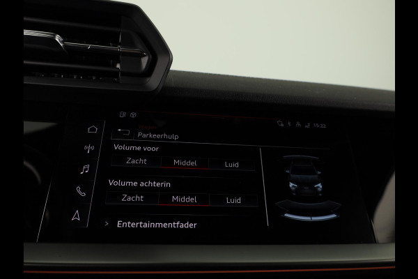 Audi A3 Sportback 45 TFSI e S edition Competition 245pk | SOH 93% | Ambient Lighting | Afgevlakt stuur | Audi soundsystem | Parkeerhulp V+A