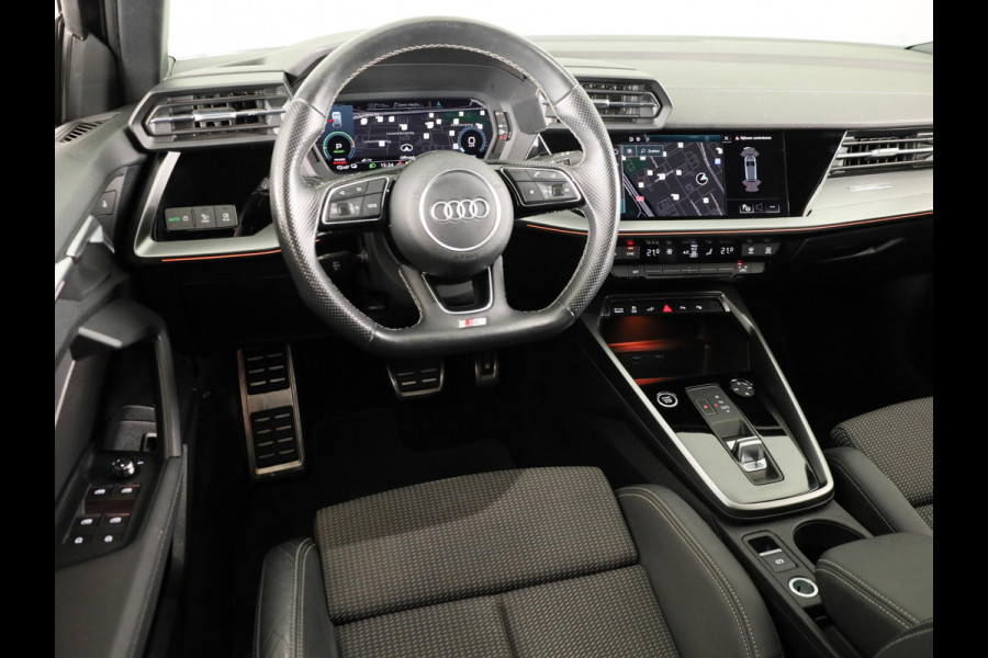 Audi A3 Sportback 45 TFSI e S edition Competition 245pk | SOH 93% | Ambient Lighting | Afgevlakt stuur | Audi soundsystem | Parkeerhulp V+A