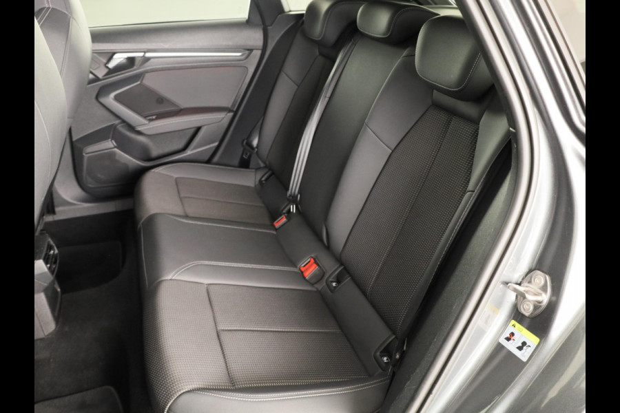 Audi A3 Sportback 45 TFSI e S edition Competition 245pk | SOH 93% | Ambient Lighting | Afgevlakt stuur | Audi soundsystem | Parkeerhulp V+A