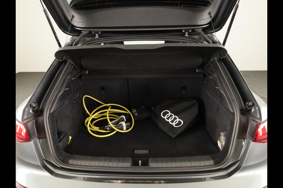 Audi A3 Sportback 45 TFSI e S edition Competition 245pk | SOH 93% | Ambient Lighting | Afgevlakt stuur | Audi soundsystem | Parkeerhulp V+A