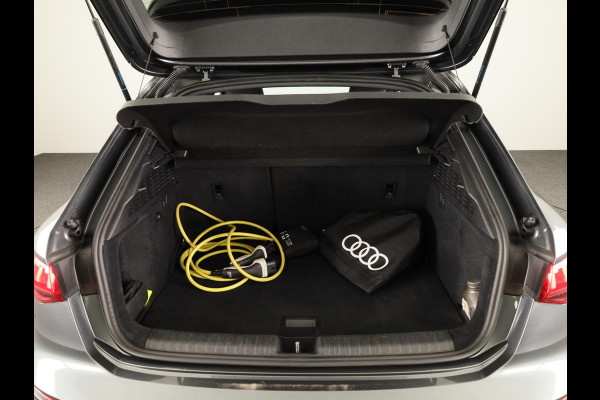 Audi A3 Sportback 45 TFSI e S edition Competition 245pk | SOH 93% | Ambient Lighting | Afgevlakt stuur | Audi soundsystem | Parkeerhulp V+A