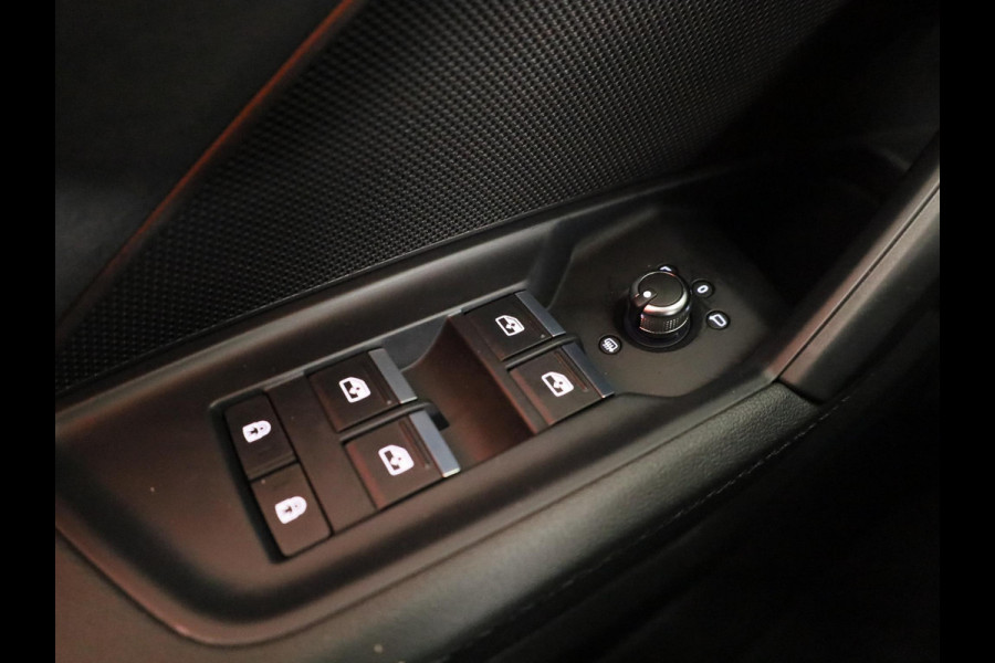 Audi A3 Sportback 45 TFSI e S edition Competition 245pk | SOH 93% | Ambient Lighting | Afgevlakt stuur | Audi soundsystem | Parkeerhulp V+A