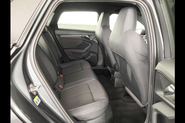 Audi A3 Sportback 45 TFSI e S edition Competition 245pk | SOH 93% | Ambient Lighting | Afgevlakt stuur | Audi soundsystem | Parkeerhulp V+A