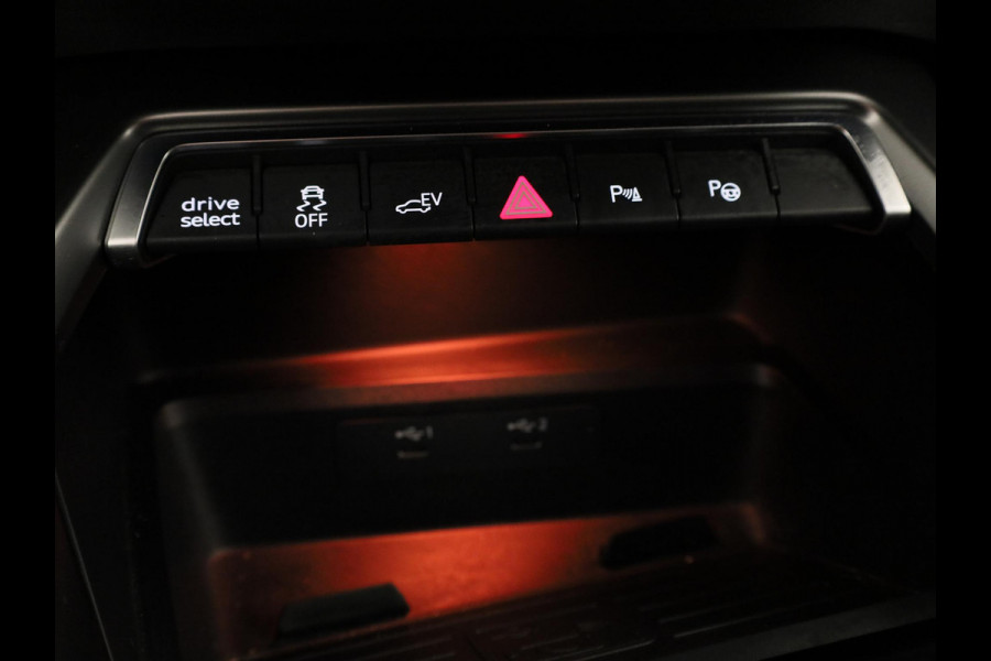 Audi A3 Sportback 45 TFSI e S edition Competition 245pk | SOH 93% | Ambient Lighting | Afgevlakt stuur | Audi soundsystem | Parkeerhulp V+A
