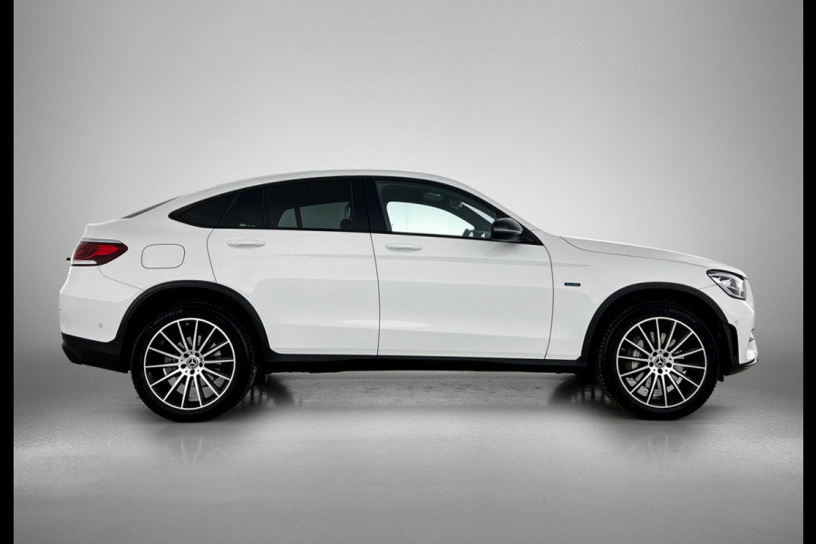 Mercedes-Benz GLC 300 e 4MATIC Premium Plus | AMG-LIne Interieur | AMG-Line Exterieur | Achteruitrijcamera | Multispaaks velgen | Nightpakket | Sfeerverlichting | Trekhaak | 24 Maanden Mercedes-Benz Certified Garantie
