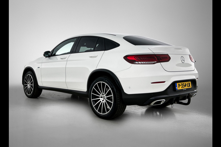 Mercedes-Benz GLC 300 e 4MATIC Premium Plus | AMG-LIne Interieur | AMG-Line Exterieur | Achteruitrijcamera | Multispaaks velgen | Nightpakket | Sfeerverlichting | Trekhaak | 24 Maanden Mercedes-Benz Certified Garantie