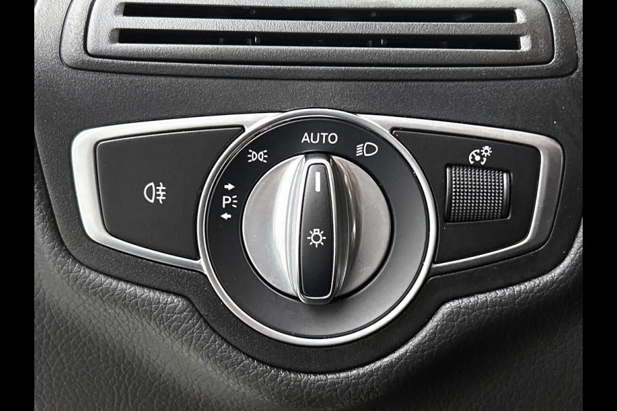 Mercedes-Benz GLC 300 e 4MATIC Premium Plus | AMG-LIne Interieur | AMG-Line Exterieur | Achteruitrijcamera | Multispaaks velgen | Nightpakket | Sfeerverlichting | Trekhaak | 24 Maanden Mercedes-Benz Certified Garantie