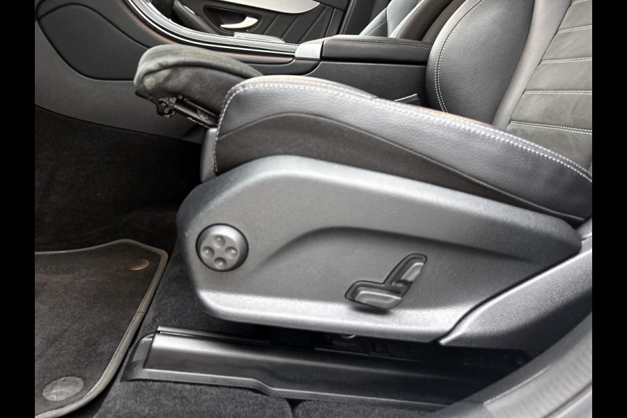 Mercedes-Benz GLC 300 e 4MATIC Premium Plus | AMG-LIne Interieur | AMG-Line Exterieur | Achteruitrijcamera | Multispaaks velgen | Nightpakket | Sfeerverlichting | Trekhaak | 24 Maanden Mercedes-Benz Certified Garantie