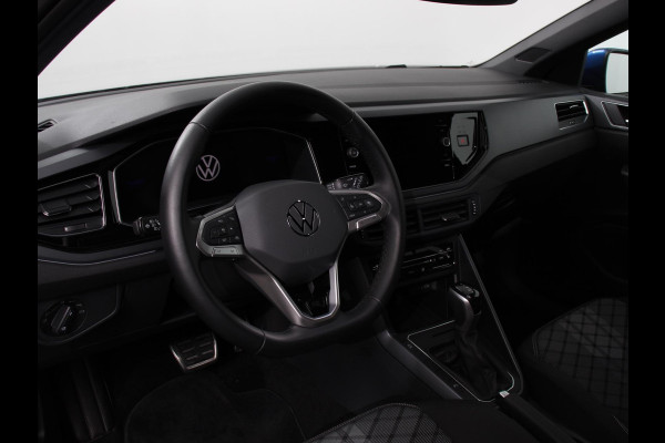Volkswagen Polo 1.0 TSI R-Line Automaat Camera Parkeer sensoren Adaptive Cruise control Climate Control Extra getint glas Lichtmetalen velgen Stoelverwarming Navigatie Apple Carplay/Android Auto